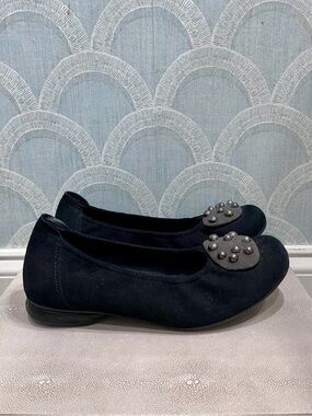 Sabrinas Shoes Black Suede Flats with Silver Embellishments, SZ EU 37 (6.5) EUC